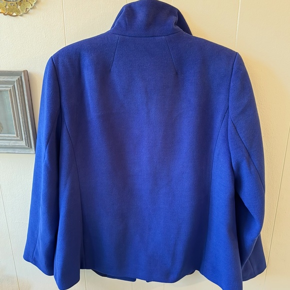 Women's Lands End Cobalt Blue Coat size 10P, EUC - Picture 6 of 8